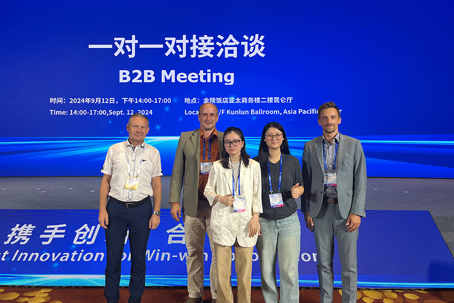 Jiangsu Luoming participa en la conferencia de Maticameo de Cooperación de Investigación de China - CEEC de China - CEEC.
